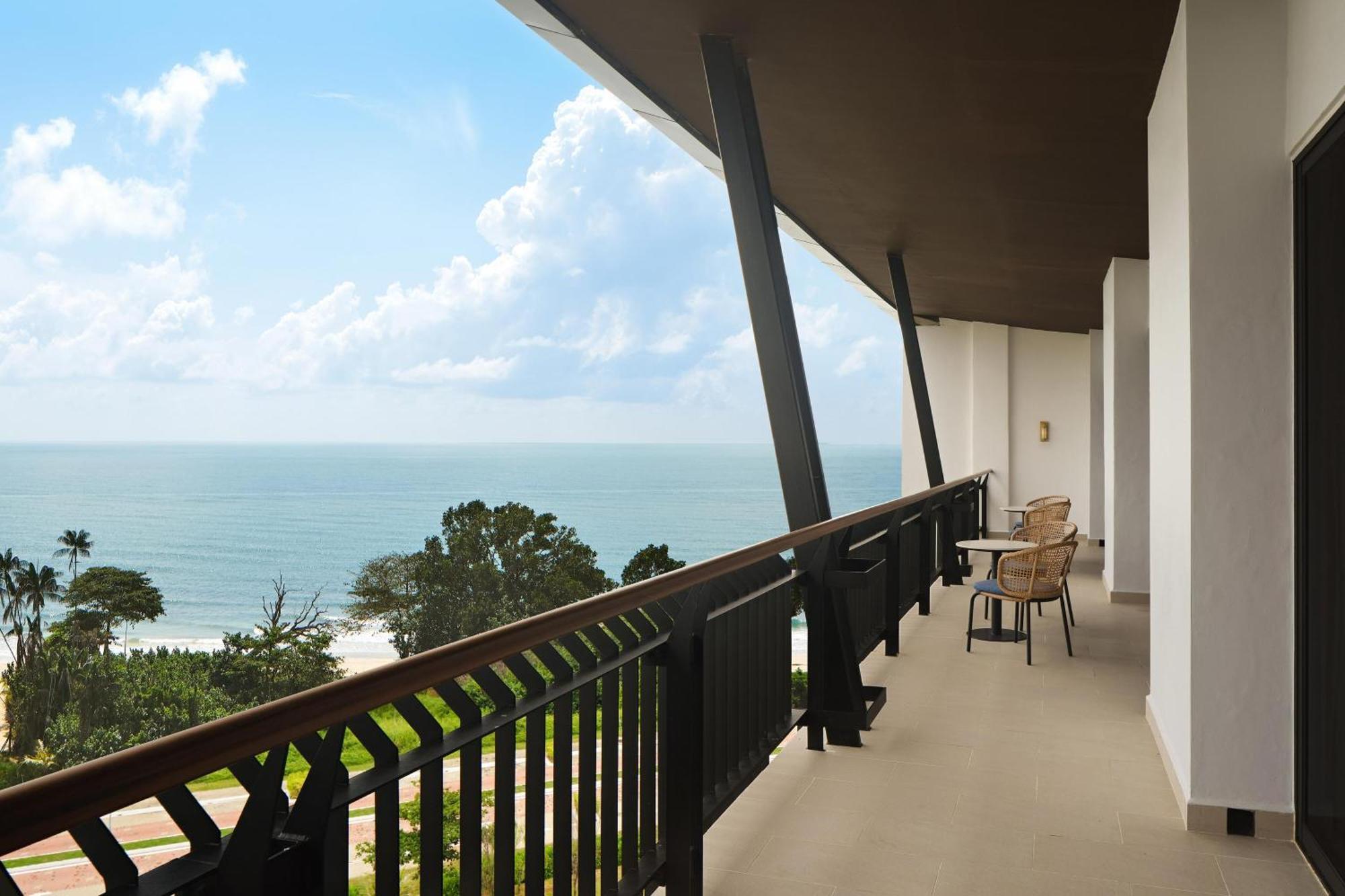 The Westin Desaru Coast Resort Zewnętrze zdjęcie A balcony